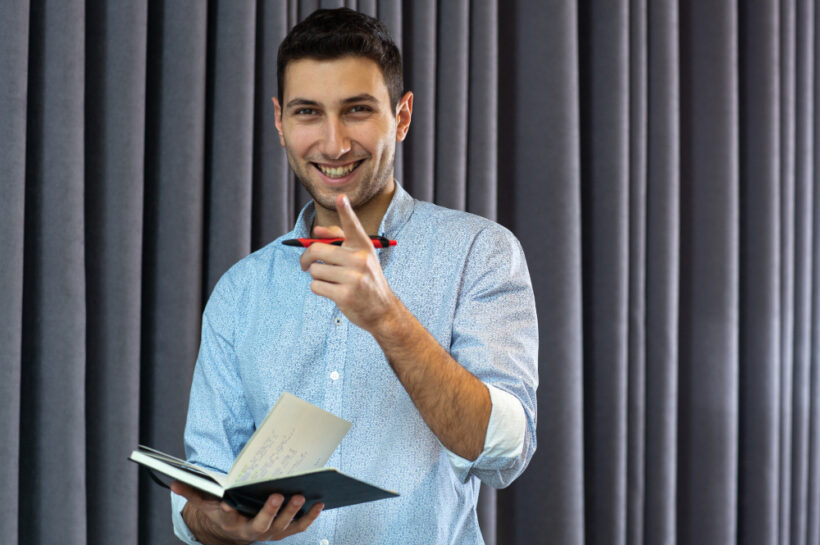 15 Best Books for Communication Skills Beginners Should Read