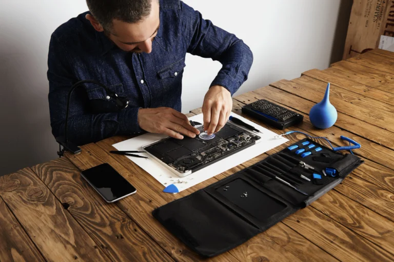 LCD Screen Bleeding: Causes, Fixes, and Prevention