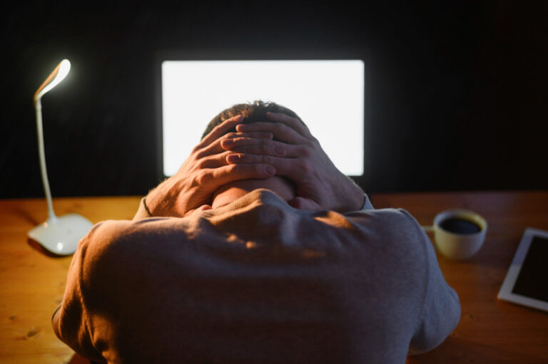 Computer Screen Shadow Problem: Causes and Fixes